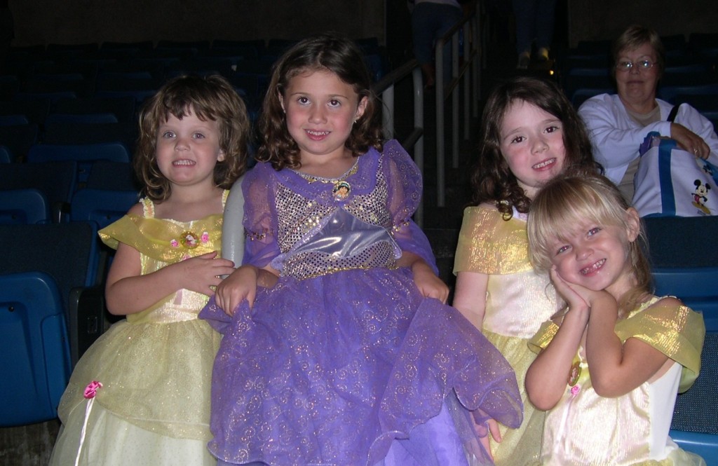 DisneyPrincesses_OnIce2006